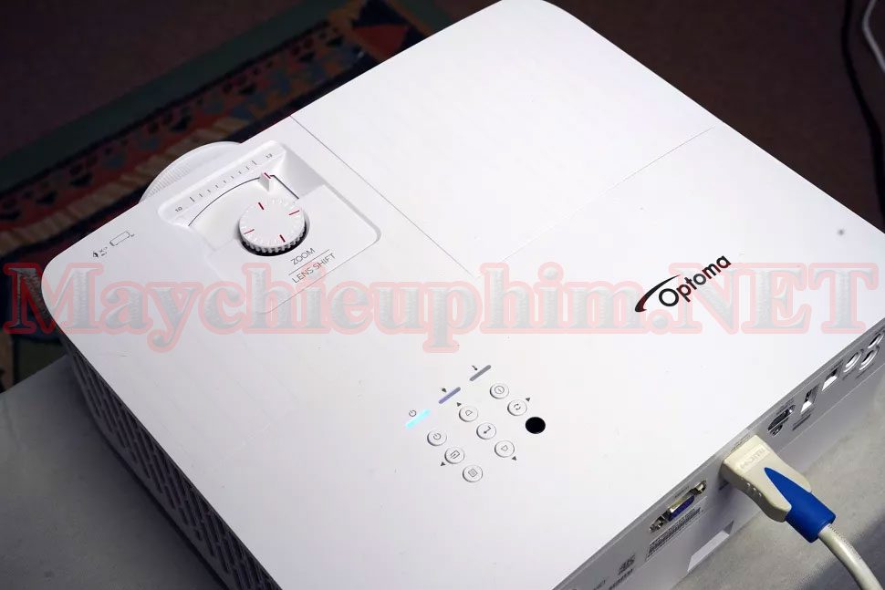 danh gia may chieu 4k optoma uhd50x 03