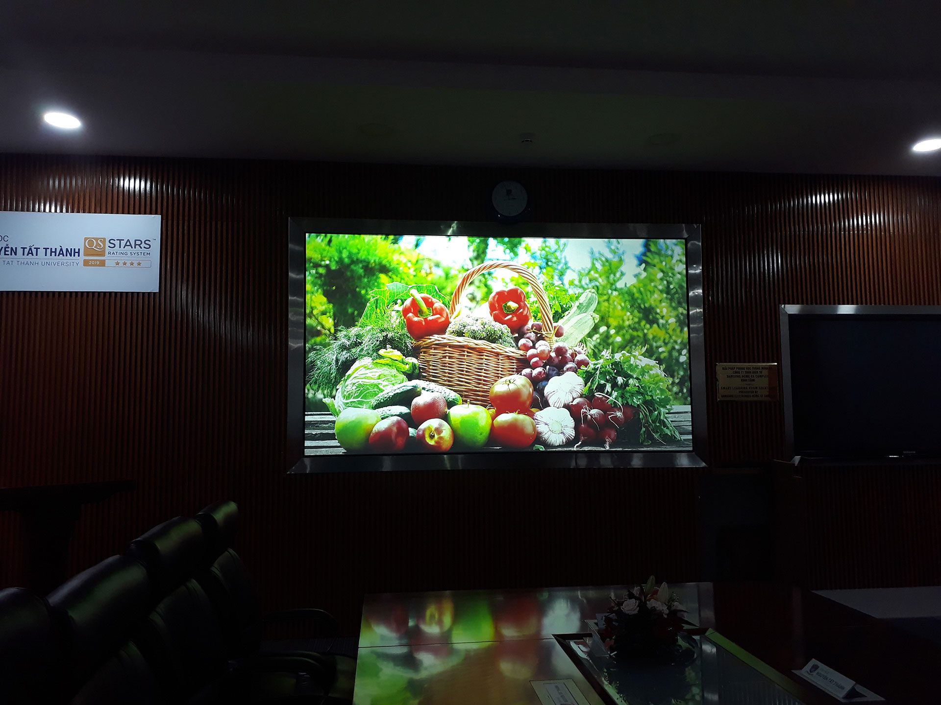 May chieu phim 4K laser Casio XJ L8300HN 03