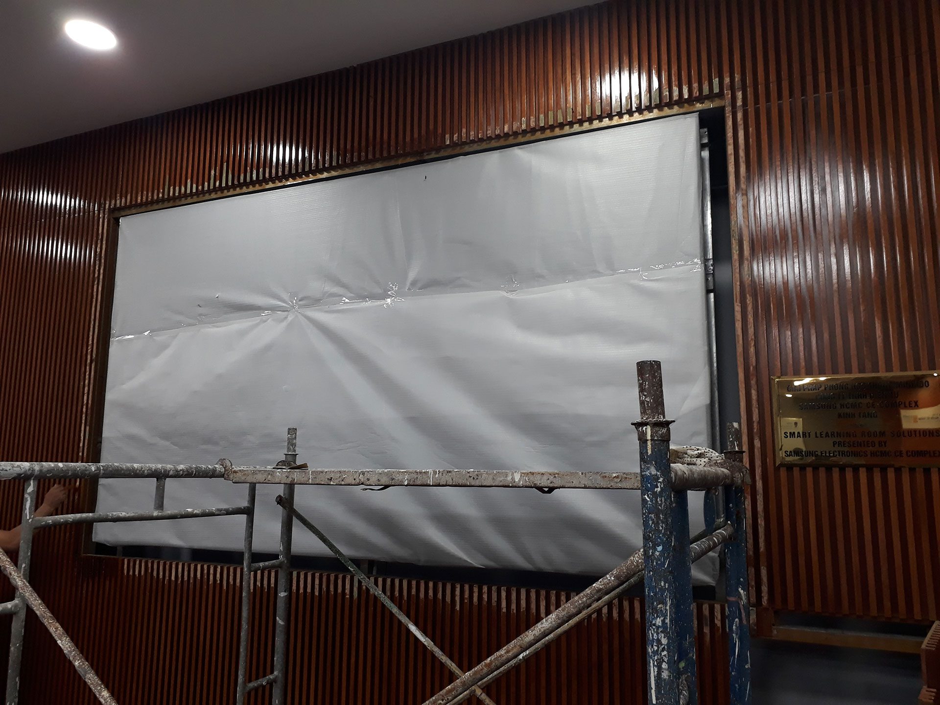 May chieu phim 4K laser Casio XJ L8300HN 07