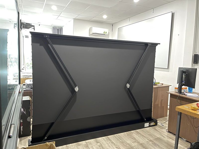 Màn chiếu quang học ALR UST để sàn Vividstorm VSDSTUST100H 311979054 1512072265922251 5520955750571000566 n