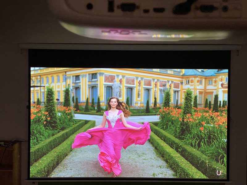 Man chieu dien ti le 16.9 4