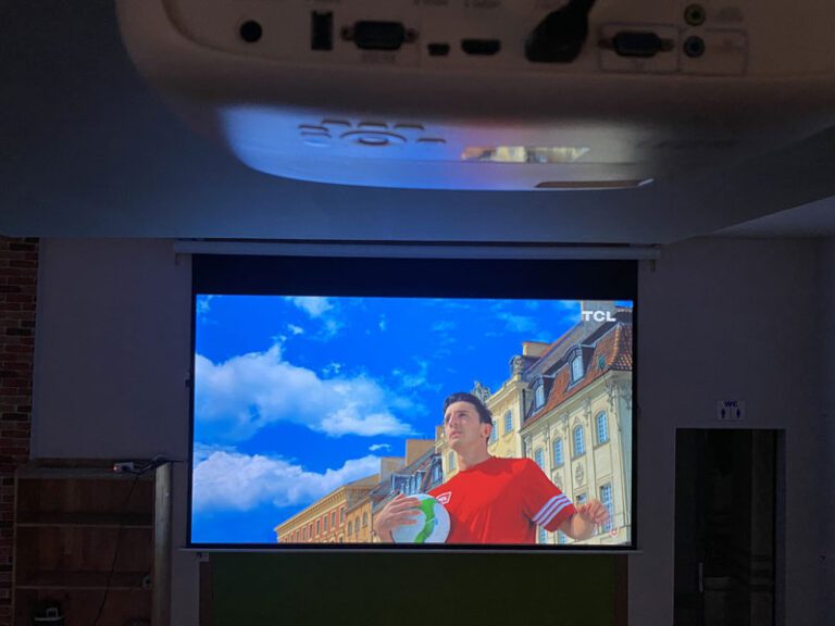 Man chieu dien ti le 16.9 6 768x576 1