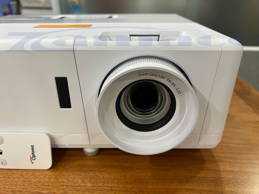 Máy chiếu 4K Laser Optoma UHZ50 IMG 8634