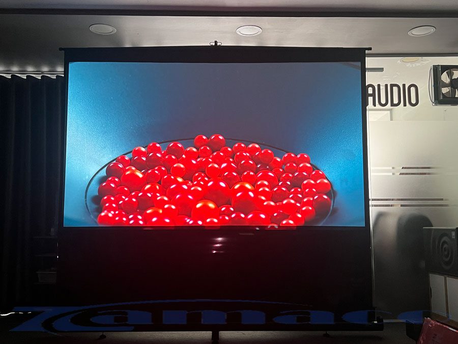 Màn chiếu để sàn Elite 120inch 16:9 di động cao cấp elite de san zamaco 13