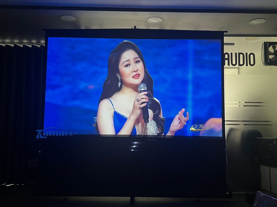 Màn chiếu để sàn Elite 120inch 16:9 di động cao cấp elite de san zamaco 15