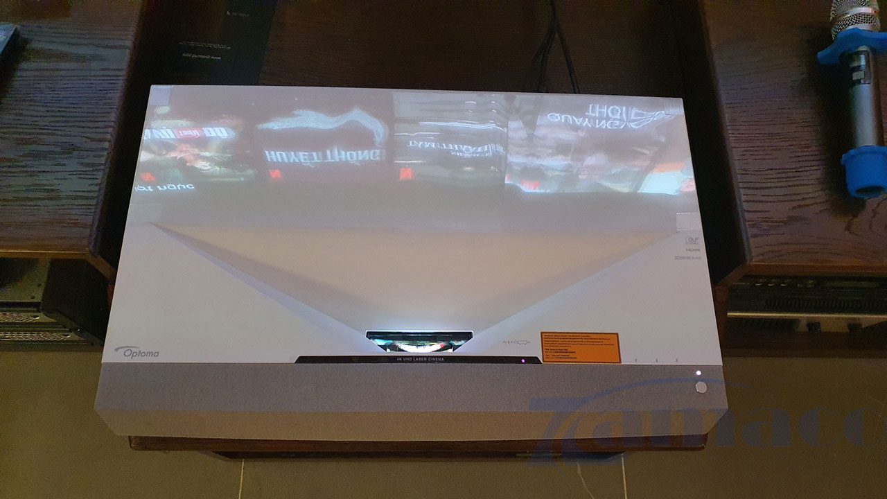 may chieu laser 4k Optoma CinemaX P2 Man quang hoc Seemax 120in