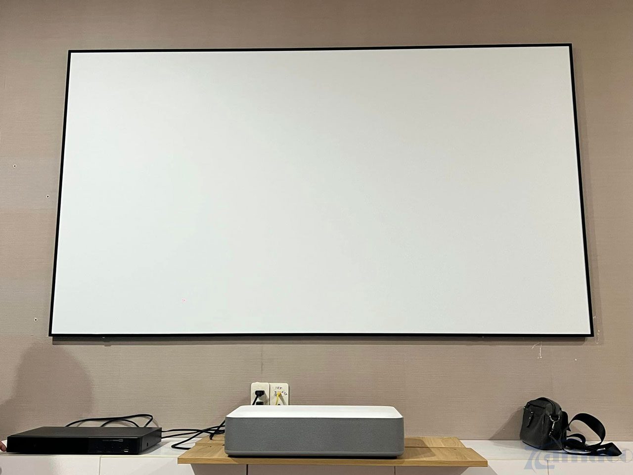 vava va lt 002 may chieu 4k sieu gan zamaco