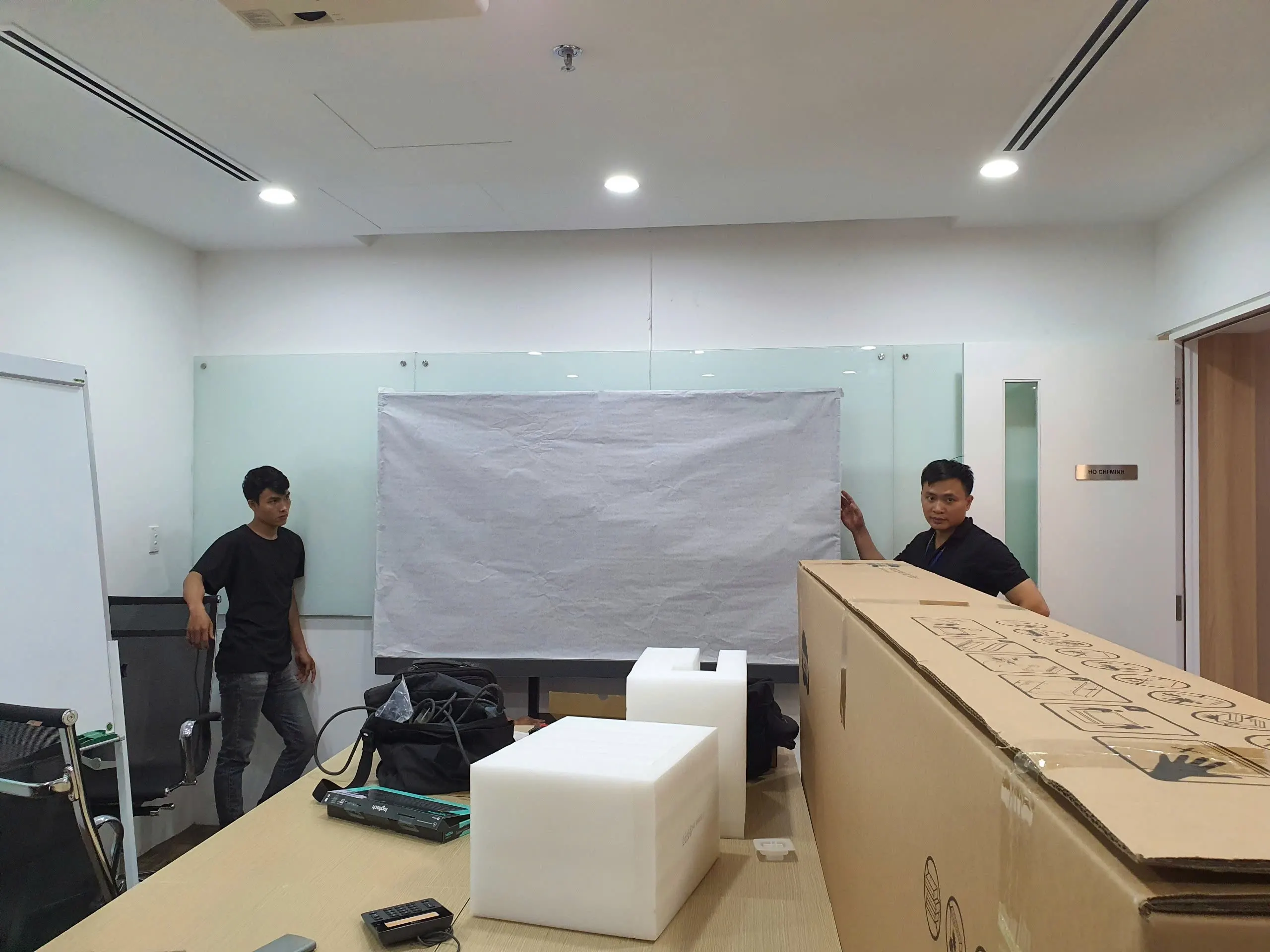 du an lap dat man hinh tuong tac benq rm8603a 3