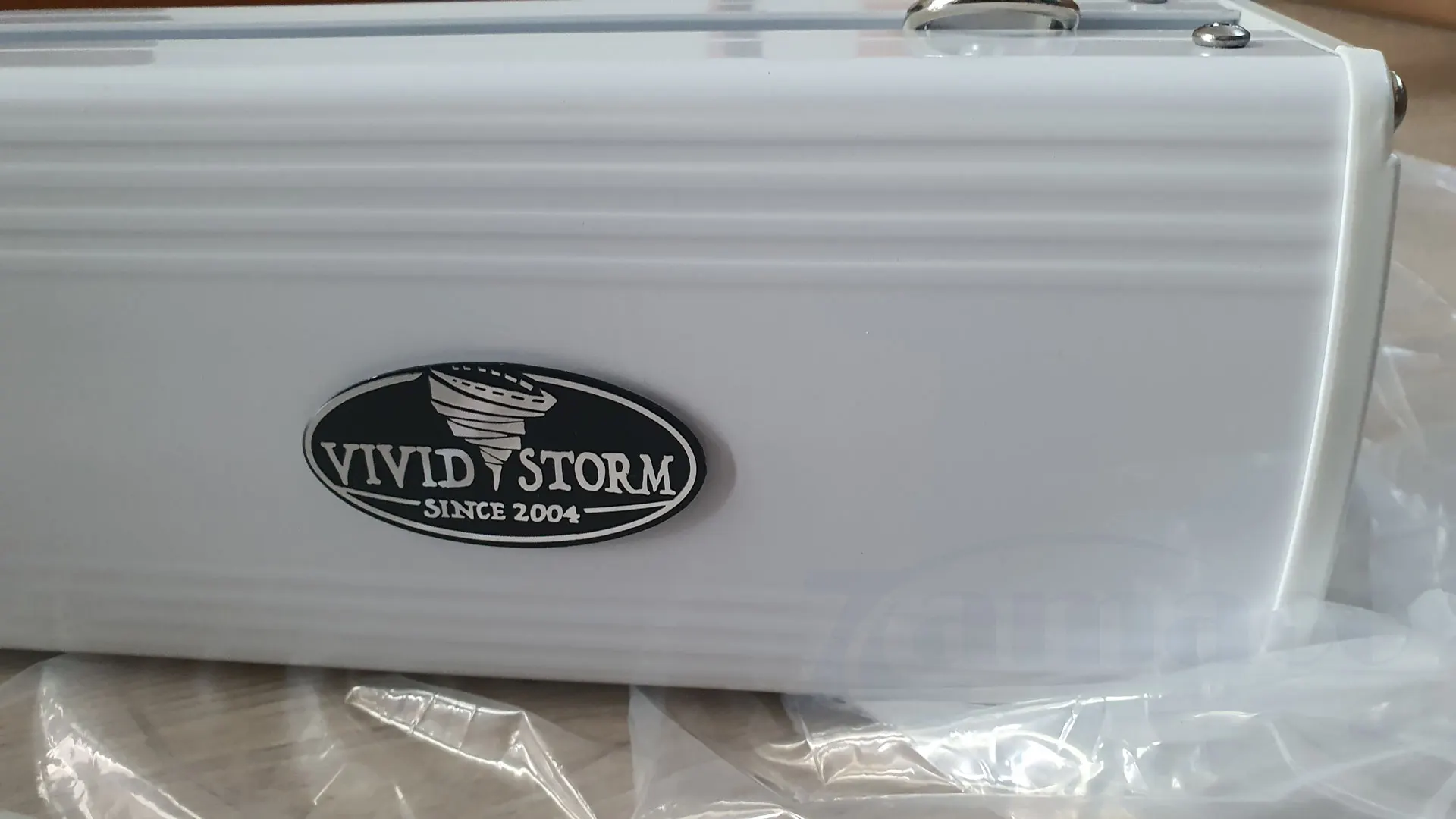 Màn chiếu điện Tab-tensioned Vividstorm VMSLWA110H 110 Inch (16:9) – All White mc11 2