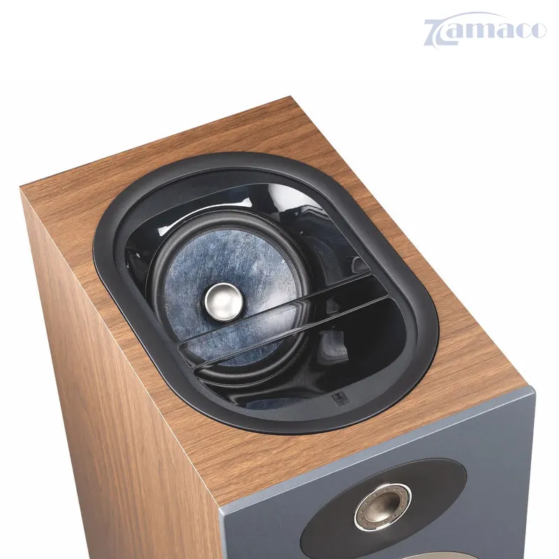 Loa Focal Theva N3-D Cận cảnh loa Focal Theva N3-D với củ loa Atmos hướng lên trên, được thiết kế tinh xảo trong thùng loa vân gỗ sang trọng.