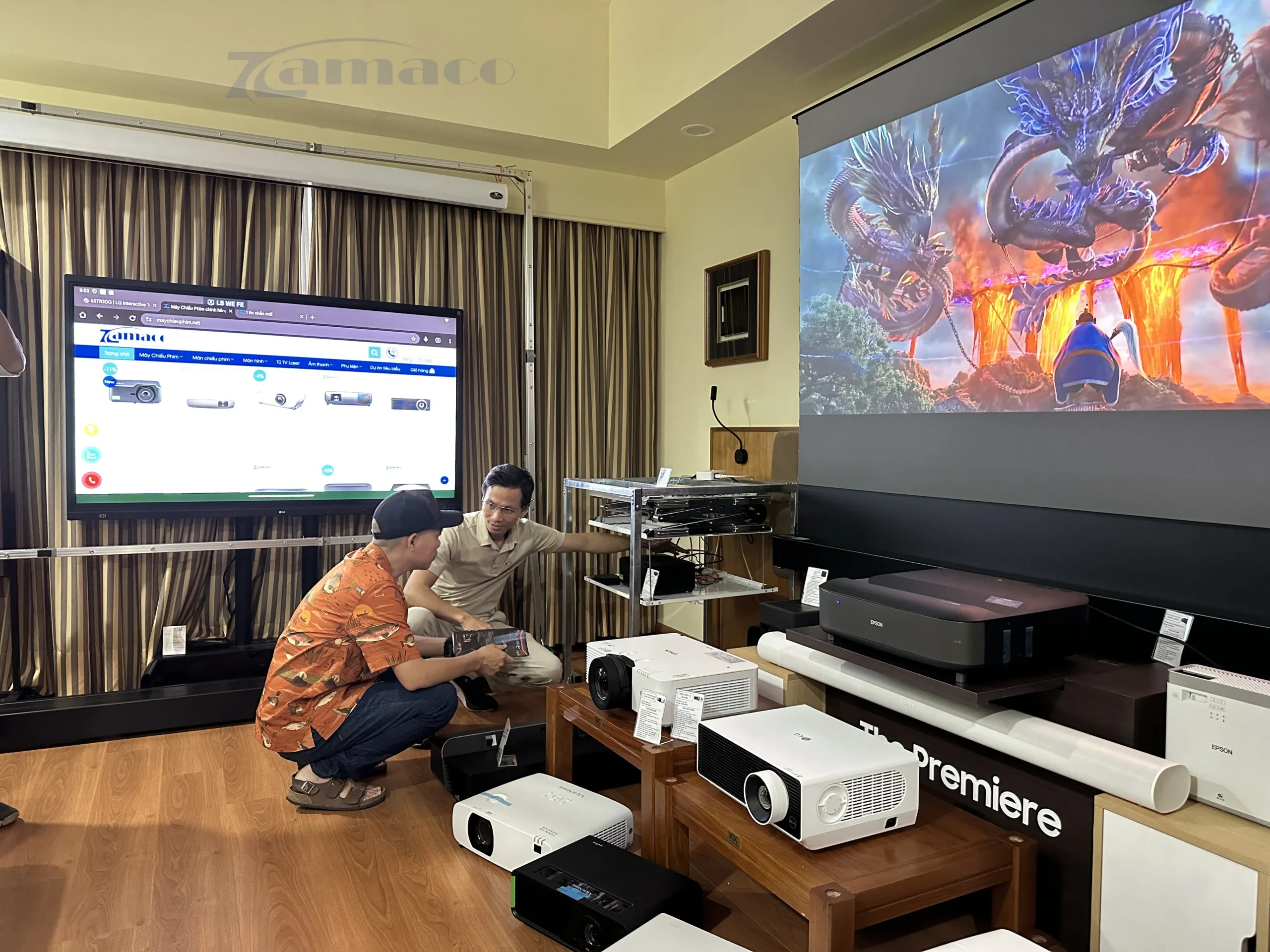 Zamaco gây ấn tượng tại PHE Show 2025 với loạt máy chiếu và màn chiếu cao cấp Khu vực tư vấn và demo sản phẩm – nơi khách hàng có thể trải nghiệm thực tế, nhận hỗ trợ trực tiếp từ Zamaco.