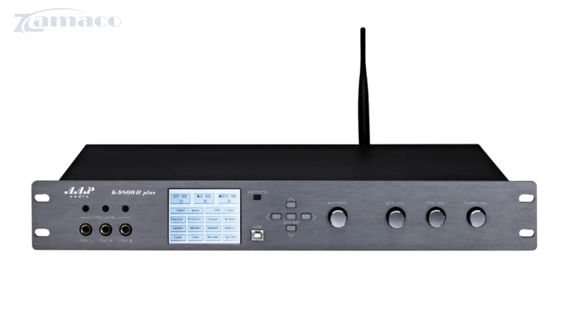 Vang Số AAP K9800II Plus Hình ảnh vang số AAP K9800II Plus màu đen, mặt trước được trang bị màn hình điều khiển kỹ thuật số, các núm chỉnh âm lượng và cổng kết nối micro, thiết kế hiện đại và chuyên nghiệp.