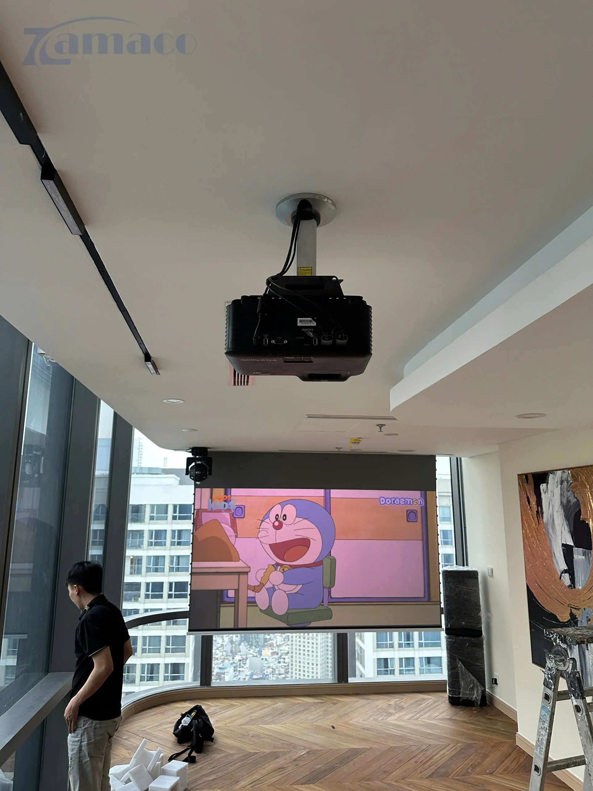 Dự án lắp đặt máy chiếu ViewSonic LX700-4K RGB cùng màn quang học VividStorm 120 inch, mang đến không gian giải trí 4K sáng rõ, tương phản cao và thẩm mỹ hiện đại cho căn hộ cao cấp.