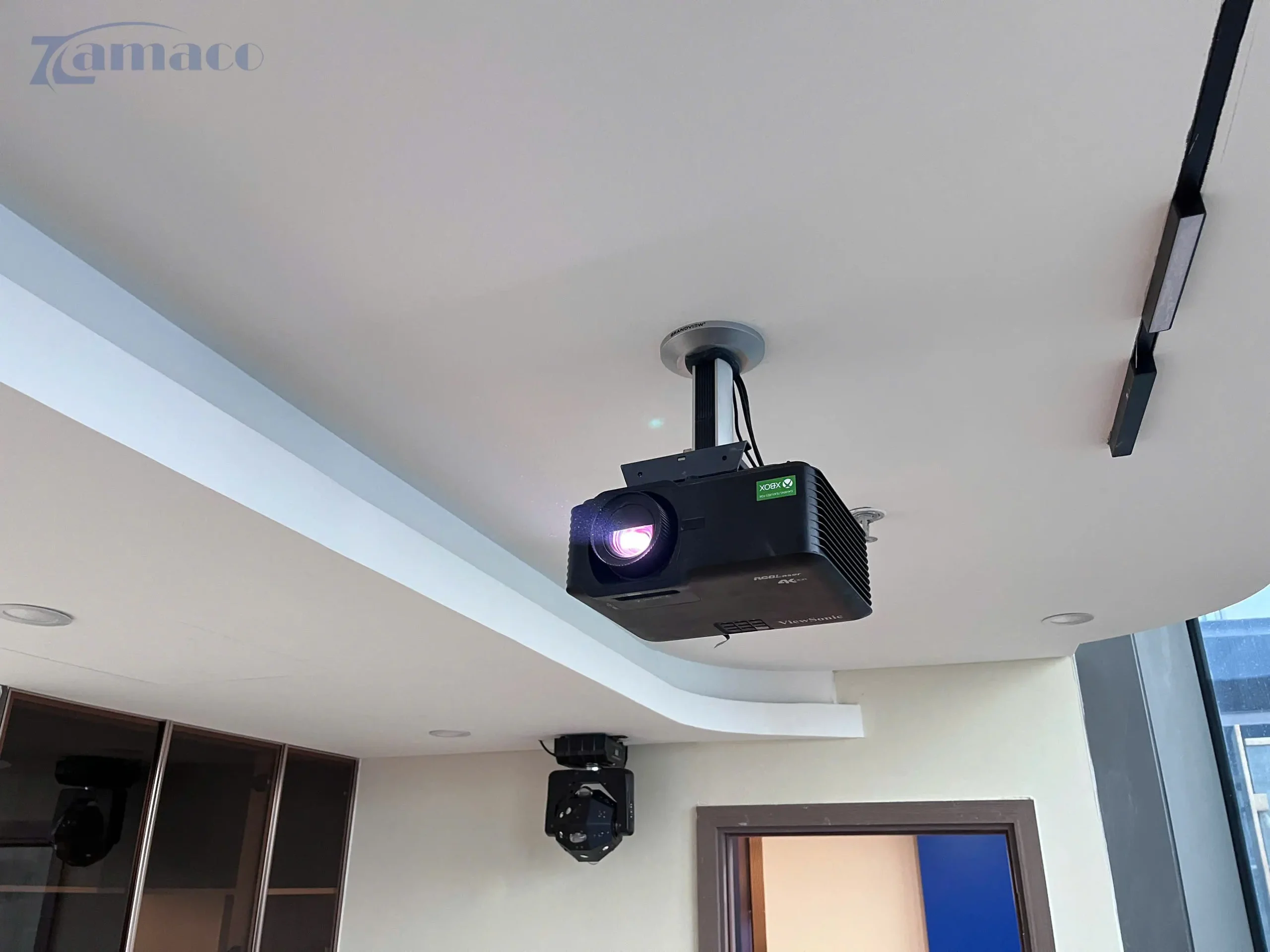 Giải pháp máy chiếu ViewSonic LX700-4K RGB cho chất lượng hình ảnh 4K sáng rõ và trải nghiệm giải trí cao cấp.