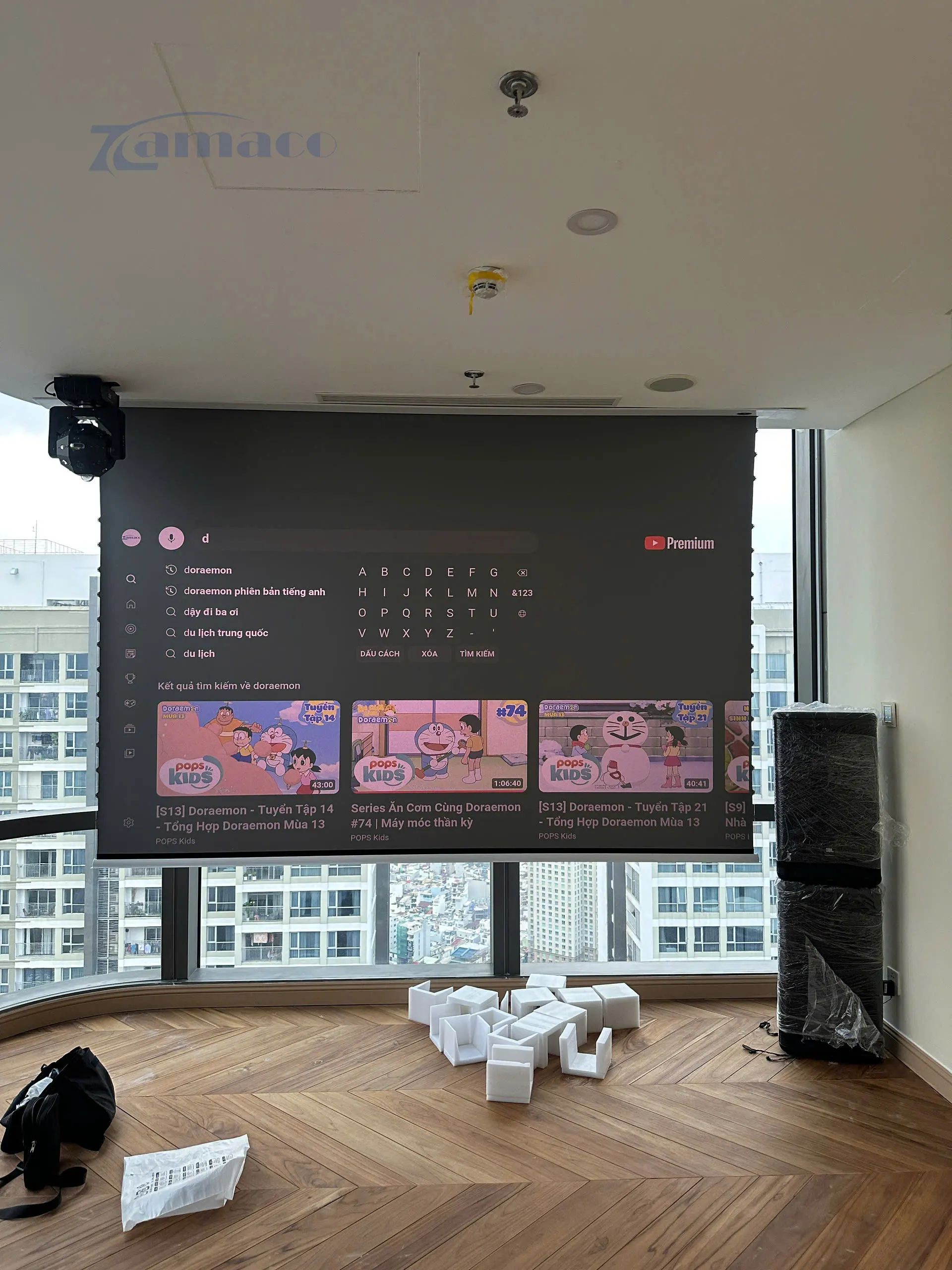 Giải pháp máy chiếu LX700-4K RGB cùng màn VividStorm 120” cho chất lượng hình ảnh 4K sáng rõ và trải nghiệm giải trí cao cấp.