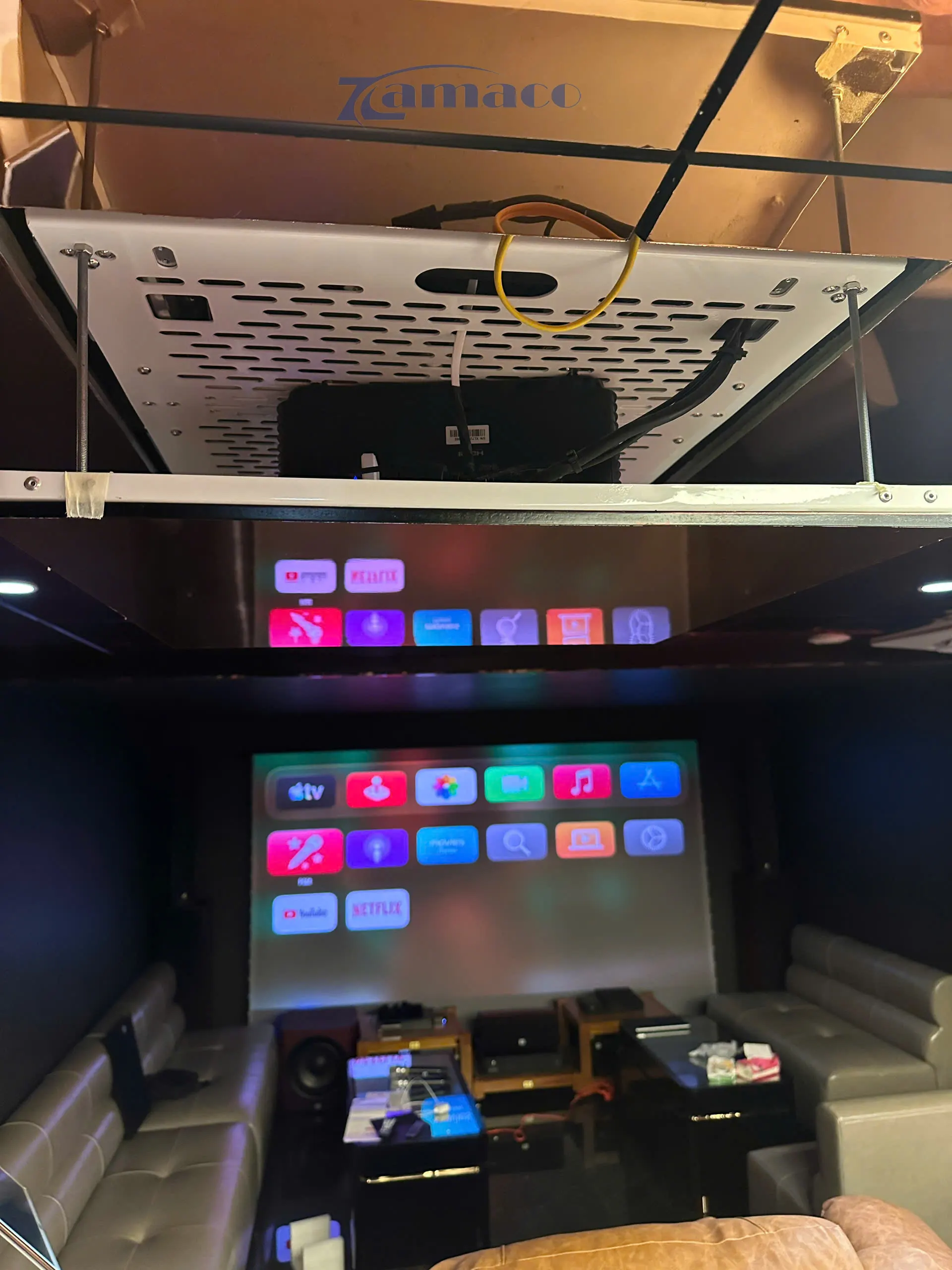 DỰ ÁN LẮP ĐẶT MÁY CHIẾU VIEWSONIC LX700-4K RGB + KHUNG NÂNG CM76X + MÀN QUANG HỌC VIVIDSTORM 135” Cấu hình cao cấp gồm máy chiếu ViewSonic LX700-4K RGB, khung nâng âm trần CM76X và màn chiếu quang học để sàn VividStorm 135 inch, mang đến cho bạn trải nghiệm giải trí tuyệt vời