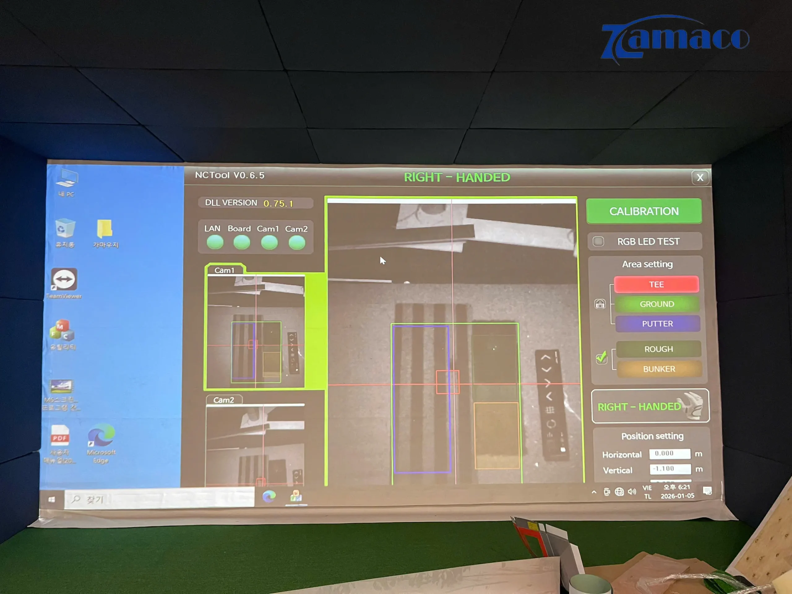 Máy chiếu BenQ AK700ST trình chiếu hình ảnh rõ nét trên màn chiếu phòng golf chuyên dụng sau khi lắp đặt