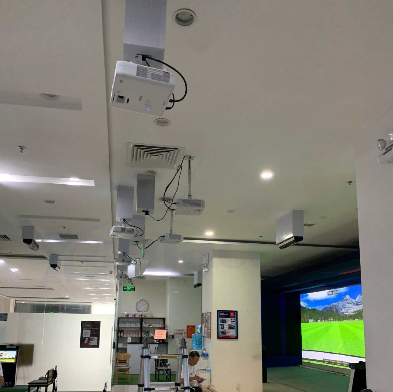 Lắp đặt máy chiếu hội trường