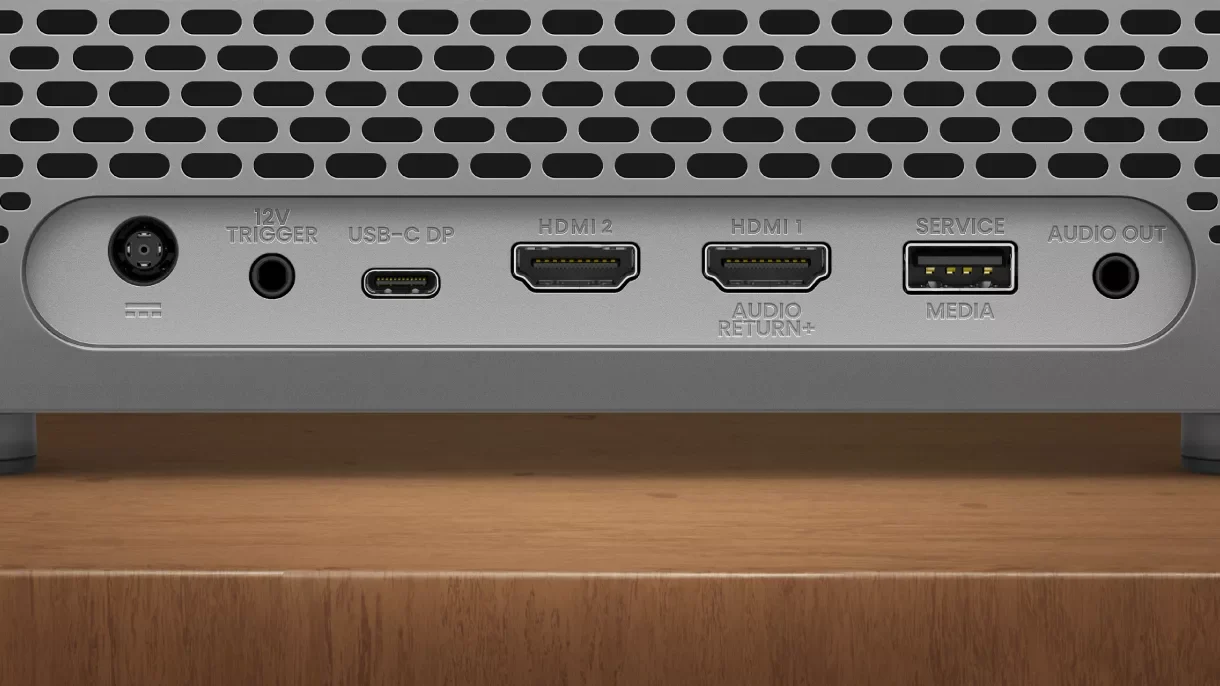 Cổng kết nối HDMI, USB-C và Bluetooth của BenQ TK705STi Cổng kết nối HDMI, USB-C và Bluetooth của BenQ TK705STi