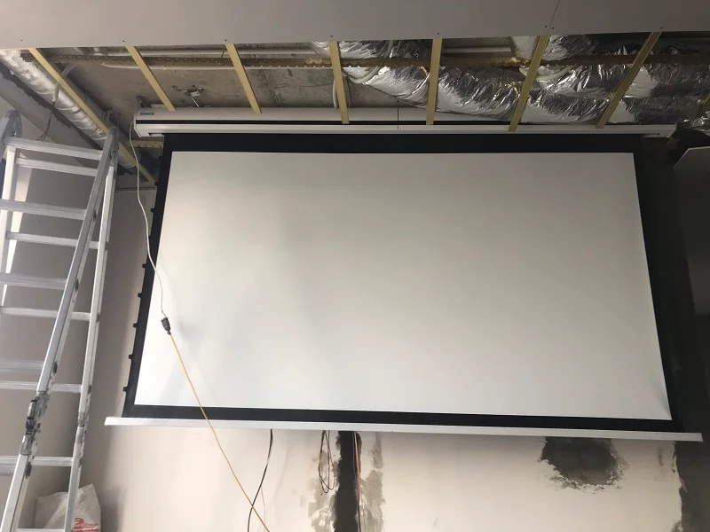 Màn chiếu điện tab-tension Dalite T100S 100 inch 16:9 Màn chiếu tab-tension Dalite lắp đặt thực tế